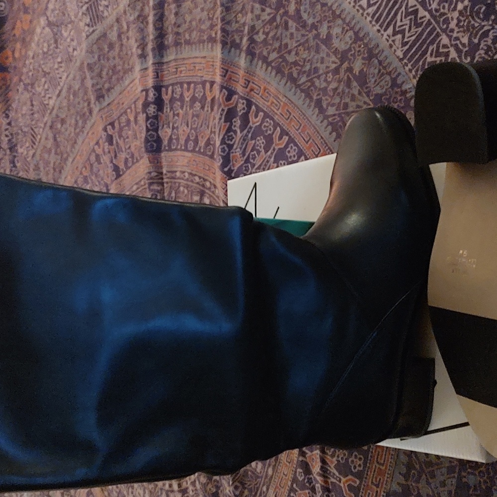 Leather Upper Boots Size 9 1/2 W MARKON SHELLY